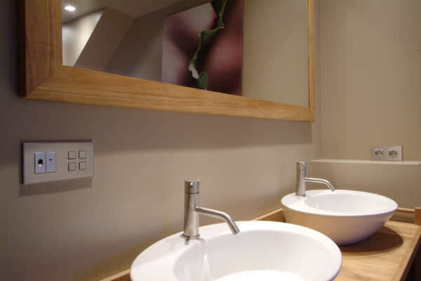 Lithoss-Classics-smart-home-bathroom