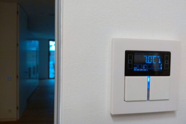 Termostat-inteligent-smart-home-Mora Termostat-inteligent-smart-home-Mora