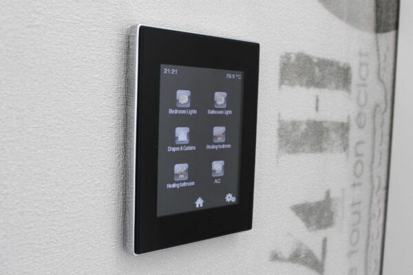 Touch-panel-Z41-Zennio-Penthouse-Z