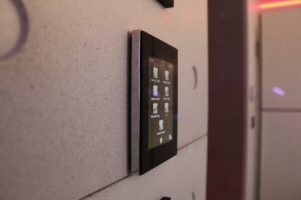 Touch-panel-Zennio-Z41-Penthouse-Z