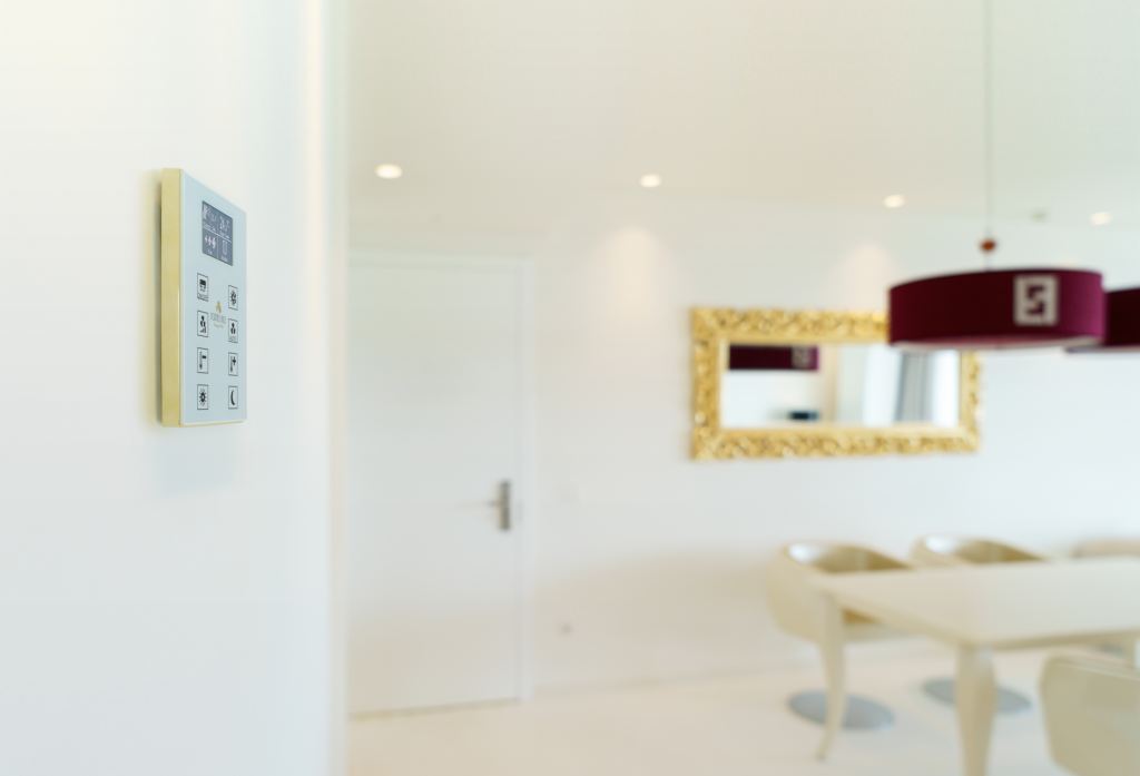 TMD-Display One de la Zennio intr-un proiect de automatizare KNX