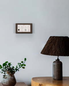 Touch panel Zennio pentru controlul functiilor de automatizare smart home
