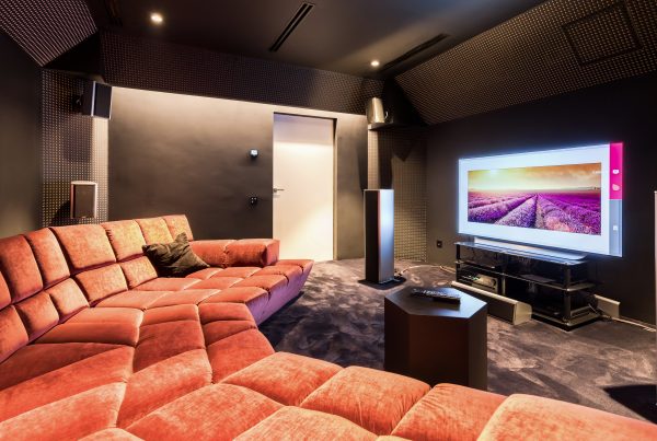 Home Cinema - o experienta completa de vizionare: sala de cinema la tine acasa