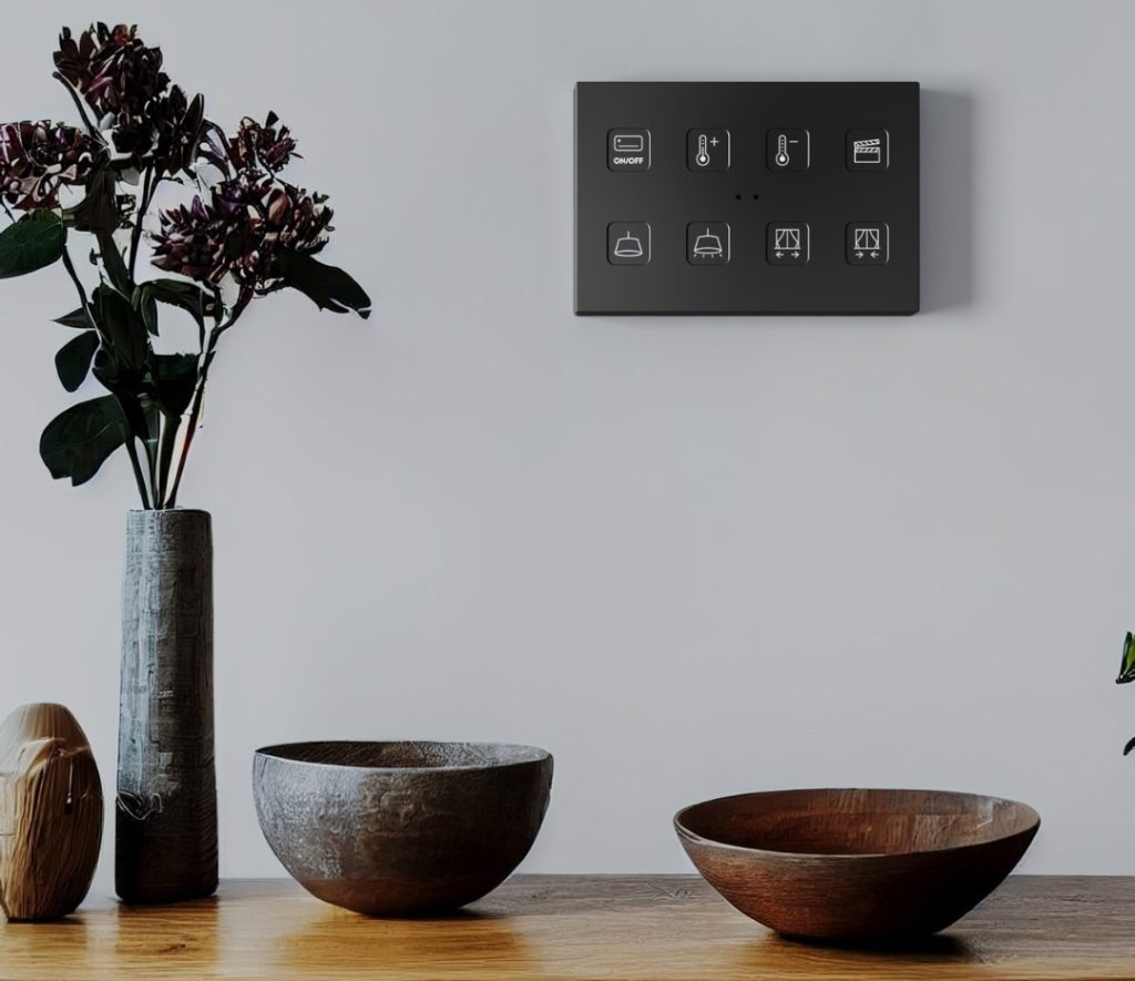 Intrerupator inteligent Tecla XL pentru controlul functiilor de automatizare dintr-o cladire inteligenta