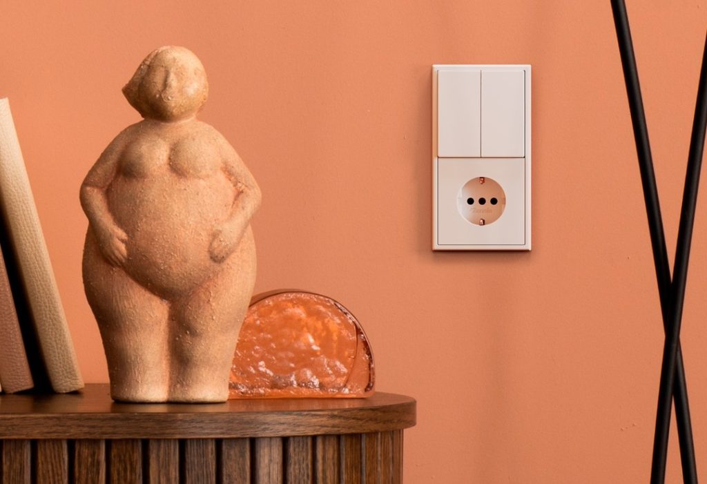 Intrerupator soft si priza Zennio in format 70x70