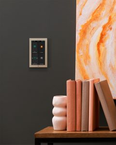 Contral sisteme de umbrire din room controller